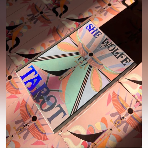 SHE WOLFE TAROT (MINT CONDITION) - Picture 1 of 12